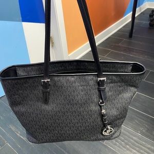Black Micheal Kors Tote Purse